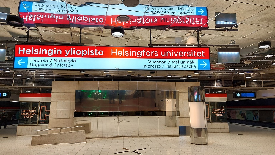 Helsingin yliopiston metroaseman kyltti